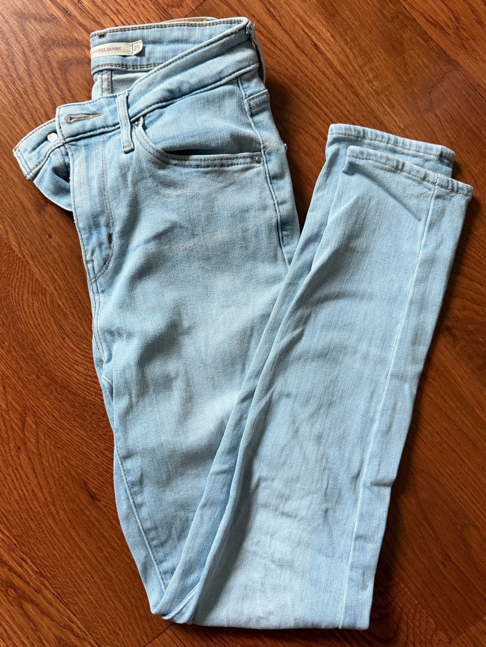 Levi 721 High Rise Skinny Jeans - Light Wash